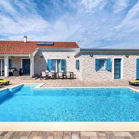 Beautiful Home In Privlaka With Wifi Екстериор снимка