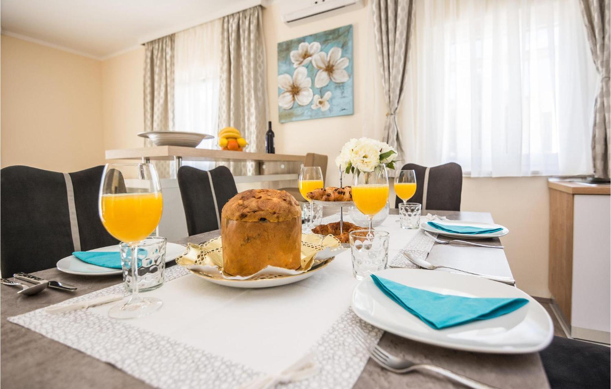 Beautiful Home In Privlaka With Wifi Екстериор снимка
